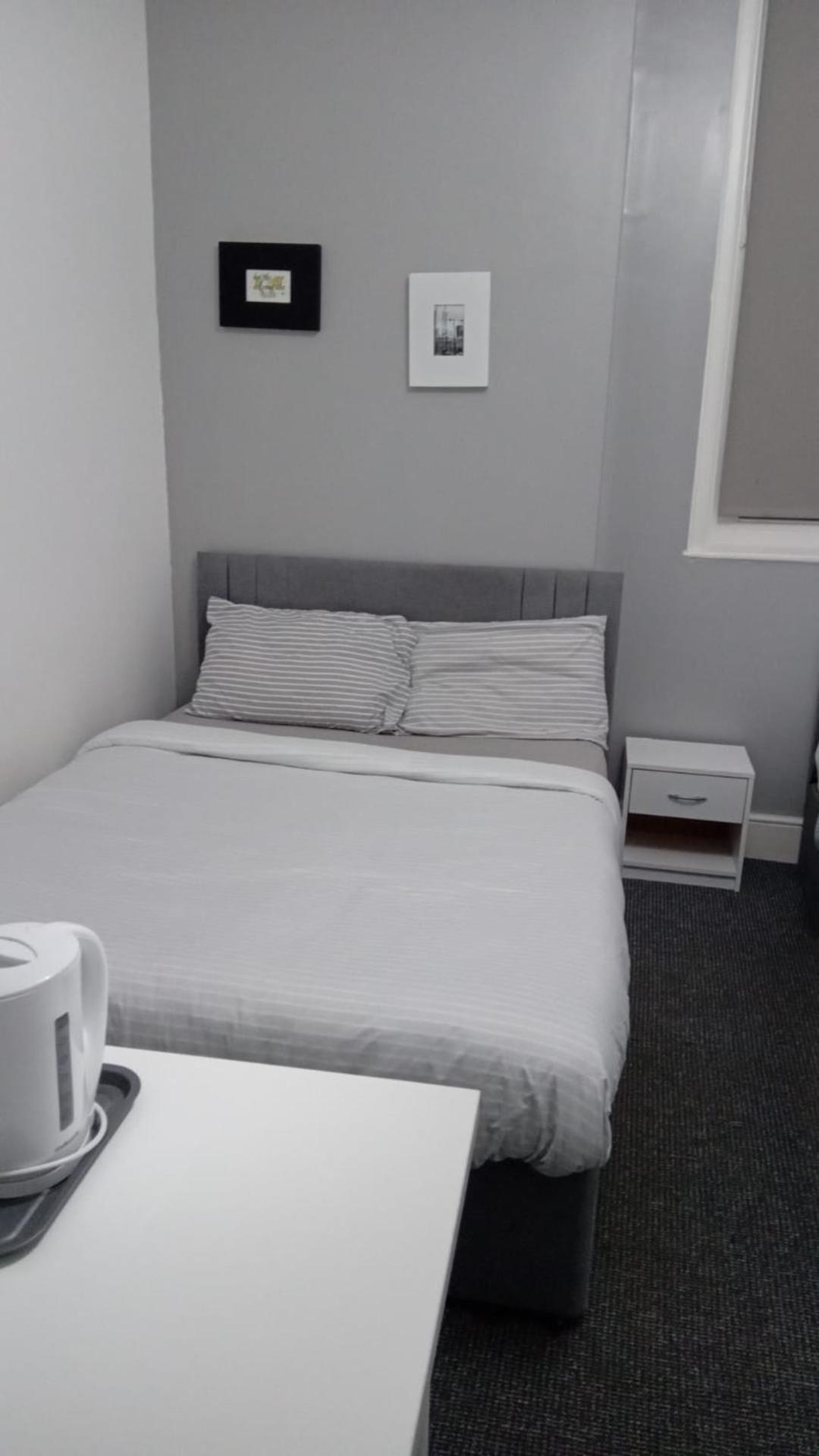 Triple Room With Private Bath Near Lfc Free Street Parking Liverpool Exterior photo